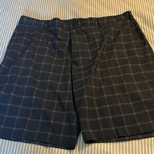 Men's Nike Golf Dri-Fit Black Plaid Shorts size 42 Excellent LIKE NEW condition